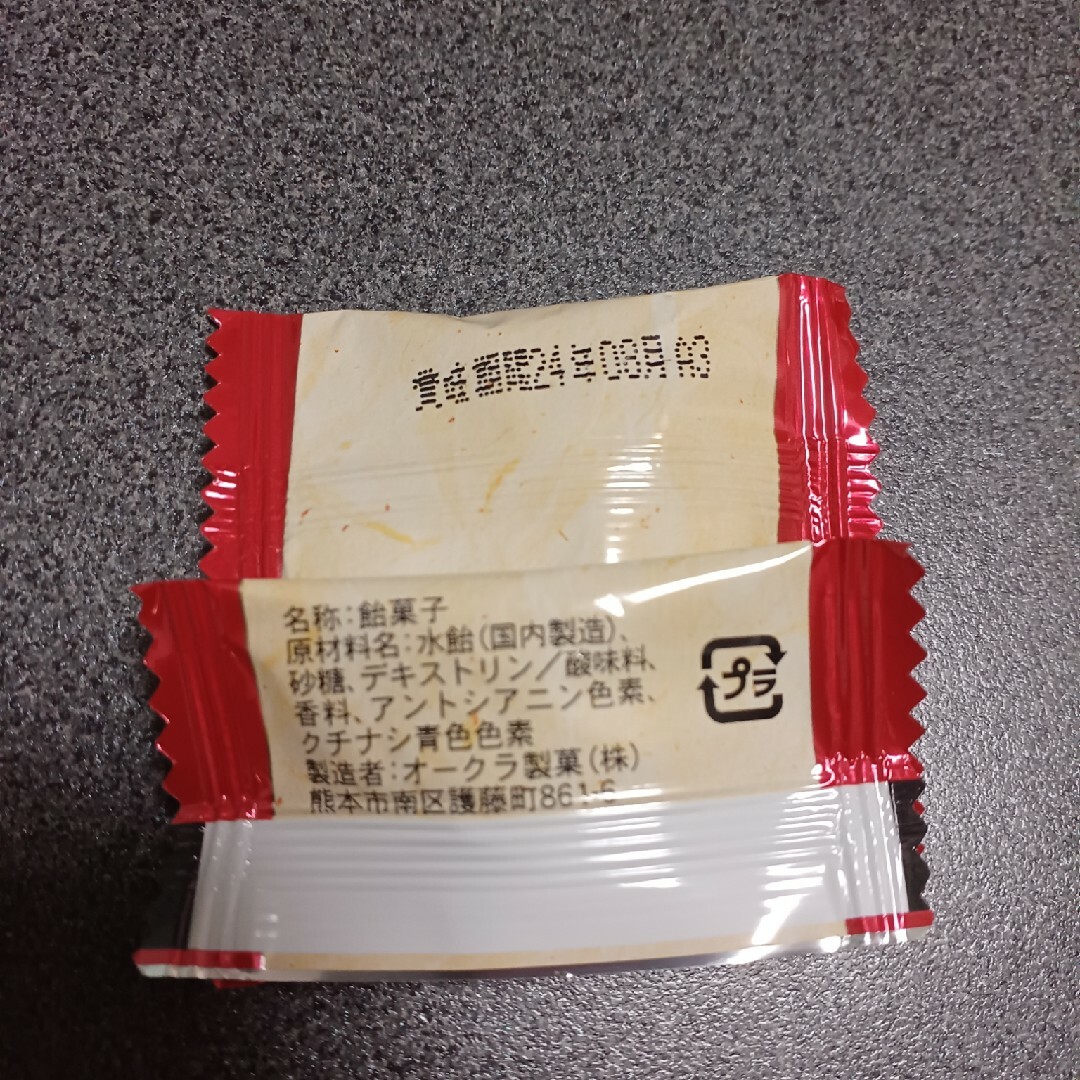 恐竜小粒キャンディー　50個 食品/飲料/酒の食品(菓子/デザート)の商品写真