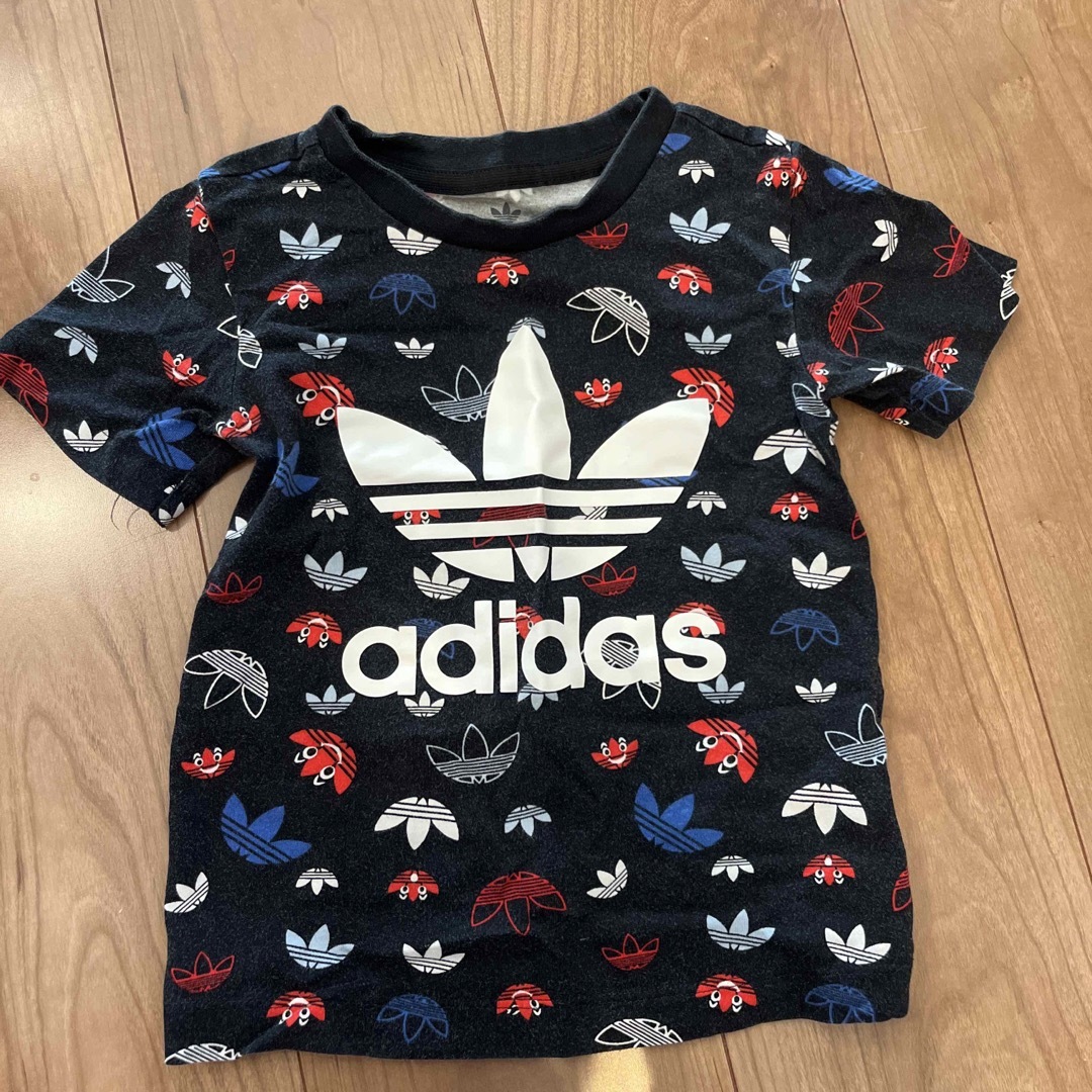 adidas(アディダス)のadidas Tシャツ　90センチ キッズ/ベビー/マタニティのキッズ服男の子用(90cm~)(Tシャツ/カットソー)の商品写真