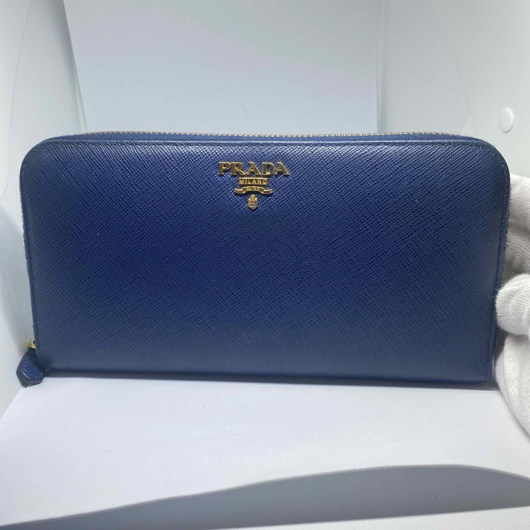 PRADA(プラダ)のプラダ　長財布　サフィアーノPRADA ラウンドファスナー　メタルロゴ レディースのファッション小物(財布)の商品写真