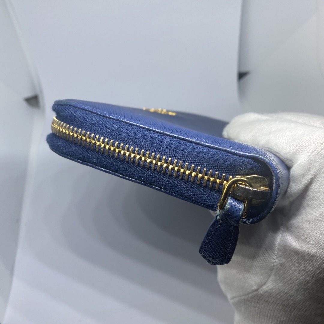 PRADA(プラダ)のプラダ　長財布　サフィアーノPRADA ラウンドファスナー　メタルロゴ レディースのファッション小物(財布)の商品写真