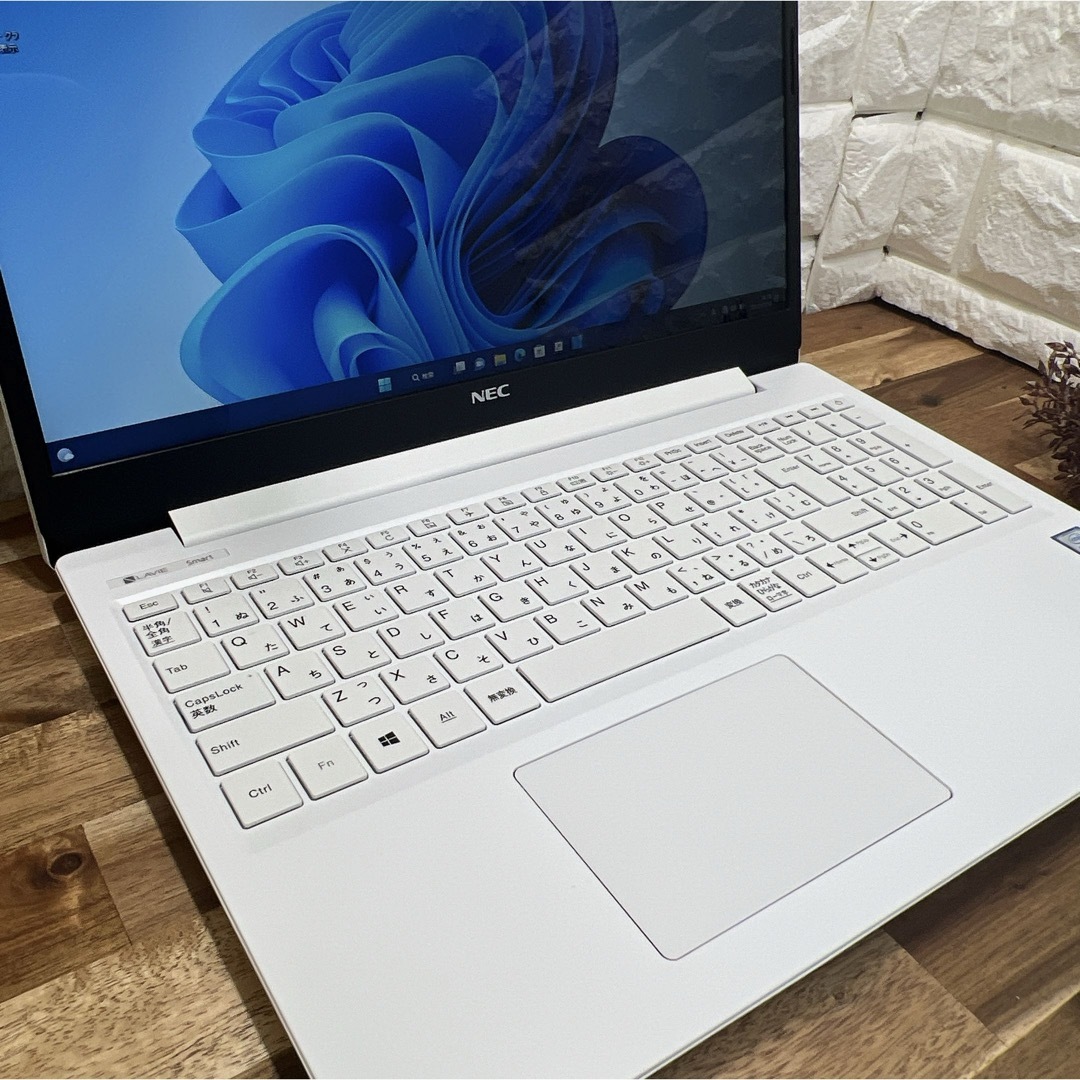 【美品】NEC Lavie ☘Core i5第8世代☘大容量1TB☘メモリ4GB