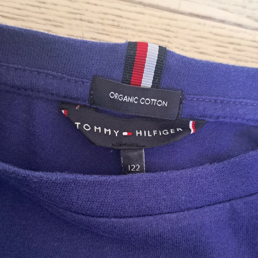 TOMMY HILFIGER(トミーヒルフィガー)のトミーヒルフィガー　ロンT　男の子　女の子　サイズ122　キッズ キッズ/ベビー/マタニティのキッズ服男の子用(90cm~)(Tシャツ/カットソー)の商品写真