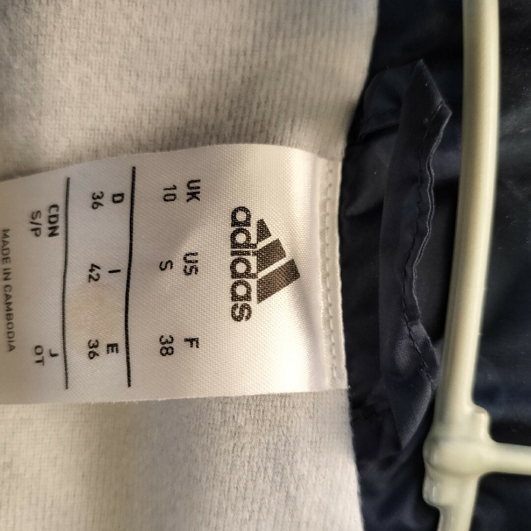 adidas(アディダス)のadidasパーカー　ジャンパー レディースのジャケット/アウター(ナイロンジャケット)の商品写真