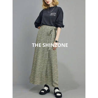 シンゾーン(Shinzone)の美品　シンゾーン　巻きスカート　花柄(ロングスカート)