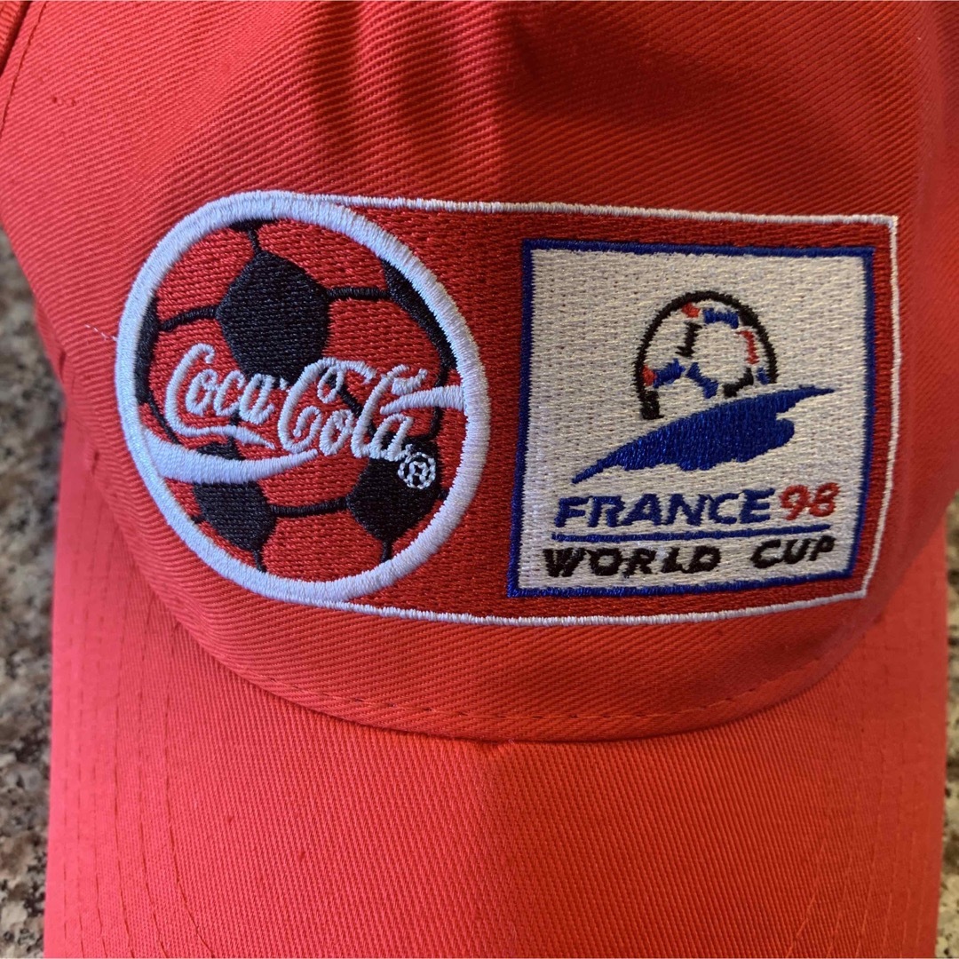 コカ・コーラ(コカコーラ)の非売品　希少品　ワールドカップ フランス大会　コカコーラ　キャップ スポーツ/アウトドアのサッカー/フットサル(記念品/関連グッズ)の商品写真