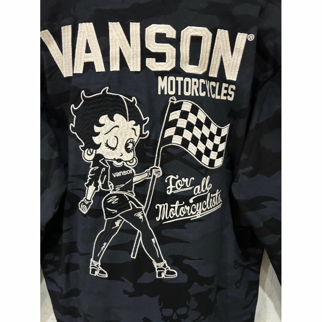 VANSON(バンソン)の＊バンソン×ベティちゃん 刺繍 スカル カモ柄 長袖カットソー Tシャツ M メンズのトップス(Tシャツ/カットソー(七分/長袖))の商品写真