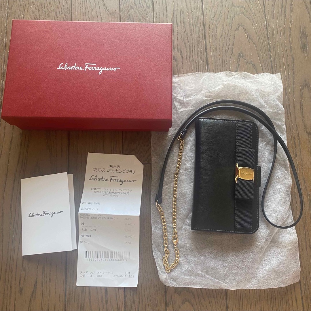 Salvatore Ferragamo(サルヴァトーレフェラガモ)のフェラガモ iPhone11Proケース/ストラップ付き スマホ/家電/カメラのスマホアクセサリー(iPhoneケース)の商品写真