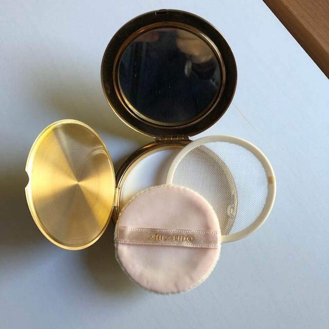大人気定番商品 SHISEIDO (資生堂) コンパクト 【美品・未使用品】資生堂 - メイク道具・化粧小物