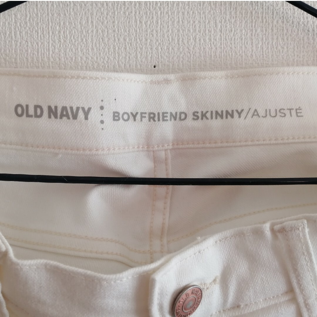 Old Navy(オールドネイビー)のオールドネイビー ボーイフレンドスキニー ホワイト サイズ6 レディースのパンツ(デニム/ジーンズ)の商品写真