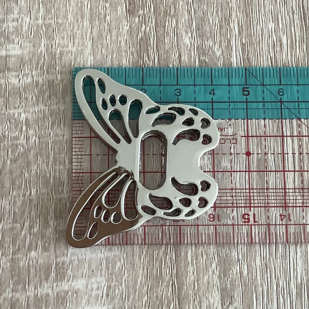 蝶モチーフのツイストロック ひねり留め具 シルバー ハンドメイドの素材/材料(各種パーツ)の商品写真