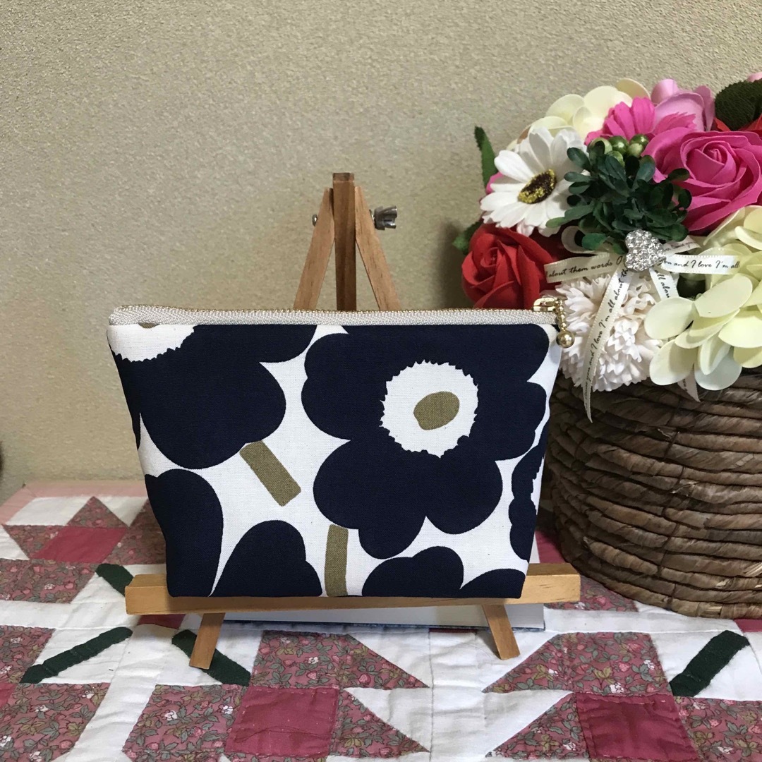 marimekko(マリメッコ)の【新色】マリメッコ  生地　ハンドメイド　16cmファスナーマチ付きポーチ ハンドメイドのファッション小物(ポーチ)の商品写真