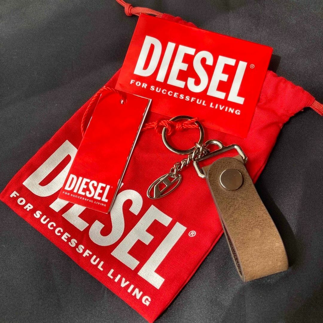 DIESEL(ディーゼル)の新品 人気 ディーゼル DIESEL キーホルダー ブラウン ユニセックス メンズのファッション小物(キーホルダー)の商品写真