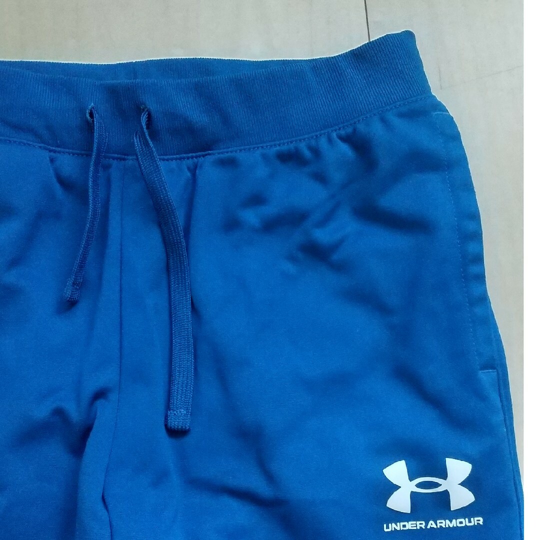 UNDER ARMOUR(アンダーアーマー)のUNDER ARMOUR ジャージセット 160 キッズ/ベビー/マタニティのキッズ服男の子用(90cm~)(その他)の商品写真