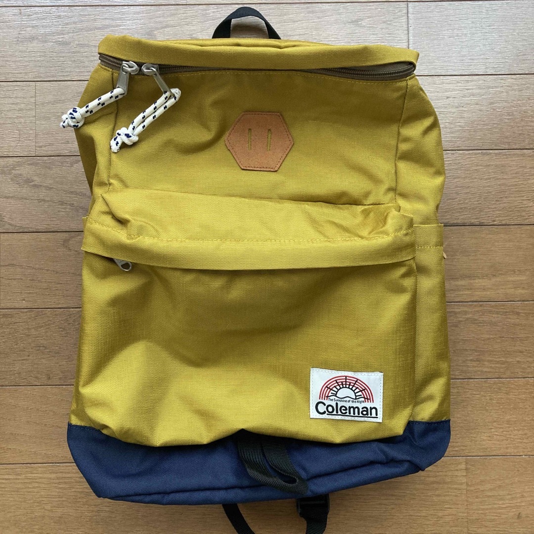 Coleman(コールマン)のColeman からし色リュック レディースのバッグ(リュック/バックパック)の商品写真