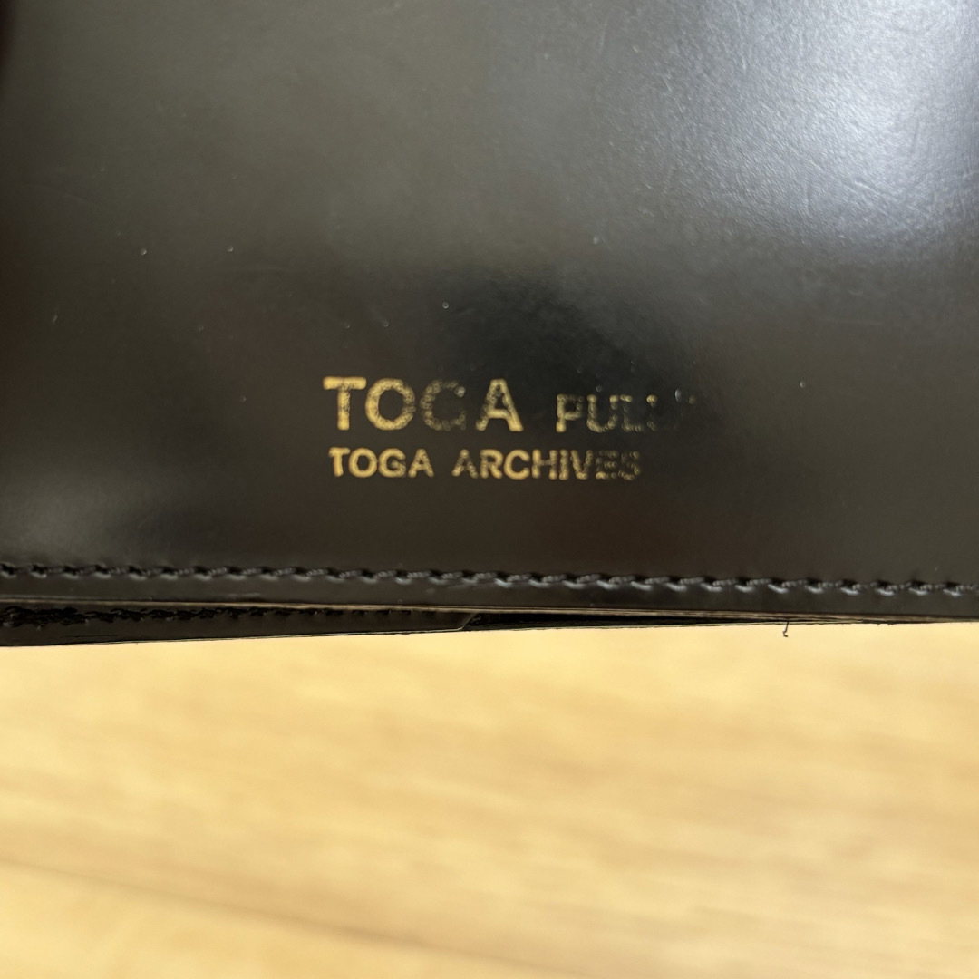 TOGA(トーガ)のTOGA ARCHIVES Leather shoulder wallet レディースのファッション小物(財布)の商品写真