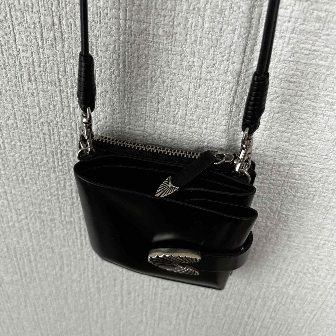 TOGA(トーガ)のTOGA ARCHIVES Leather shoulder wallet レディースのファッション小物(財布)の商品写真