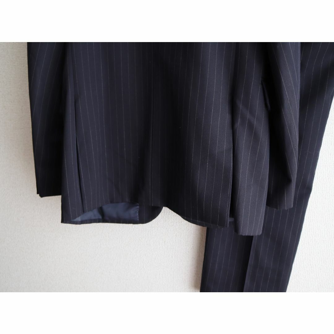 TAKEO KIKUCHI(タケオキクチ)のTAKEO KIKUCHI タケオキクチ　2B ストライプスーツ セットアップ メンズのスーツ(セットアップ)の商品写真