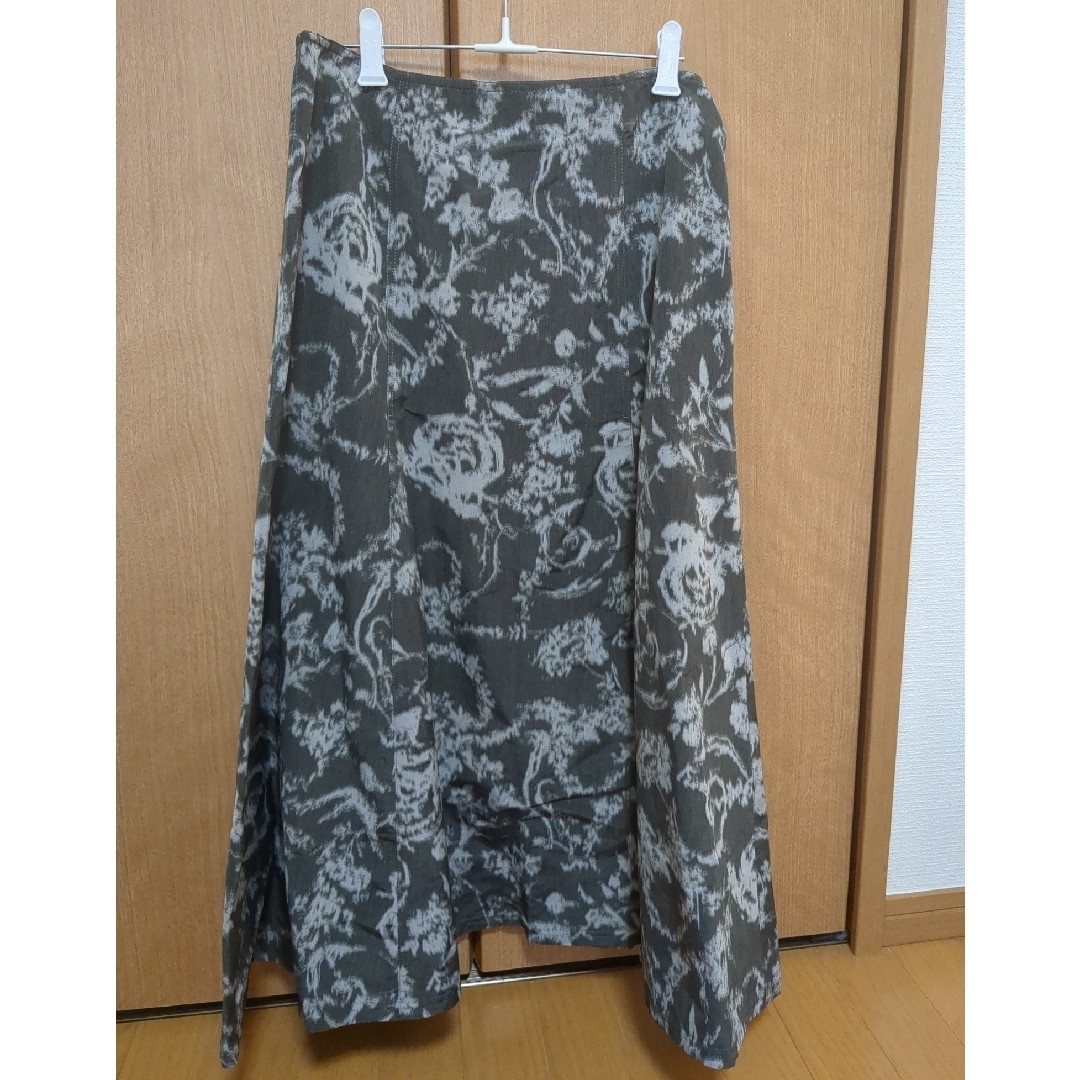 IENA(イエナ)のIENA 新品　グレー　カスレジャガードフレアスカート レディースのスカート(ロングスカート)の商品写真