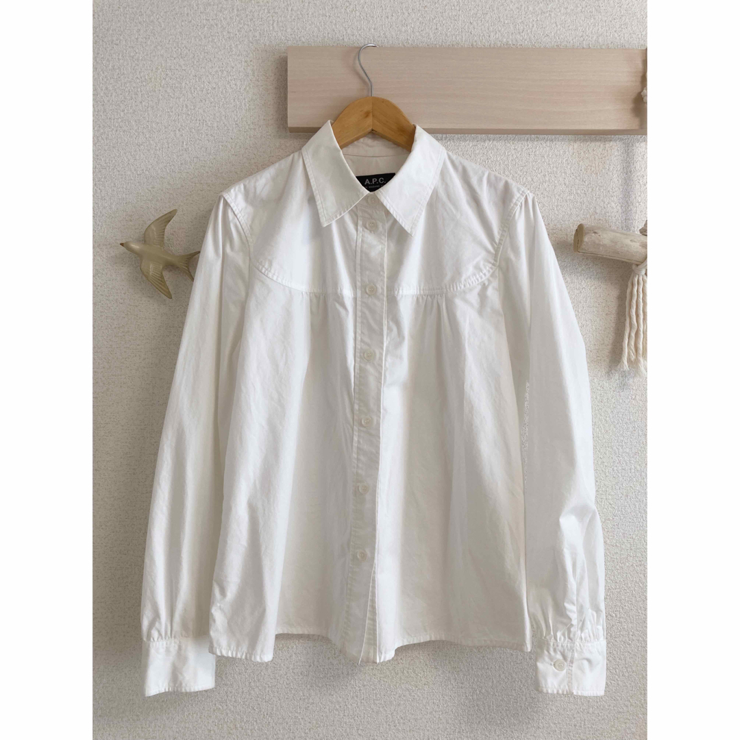 A.P.C(アーペーセー)のアーペーセー　白シャツ レディースのトップス(シャツ/ブラウス(長袖/七分))の商品写真