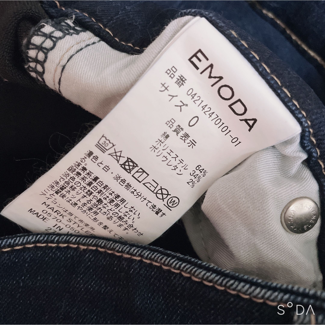 EMODA(エモダ)のエモダボタン　スキニー レディースのパンツ(デニム/ジーンズ)の商品写真