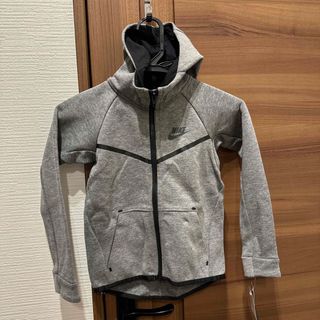 ナイキ(NIKE)の新品　NIKE テックフリース　パーカー　110 ナイキ(ジャケット/上着)