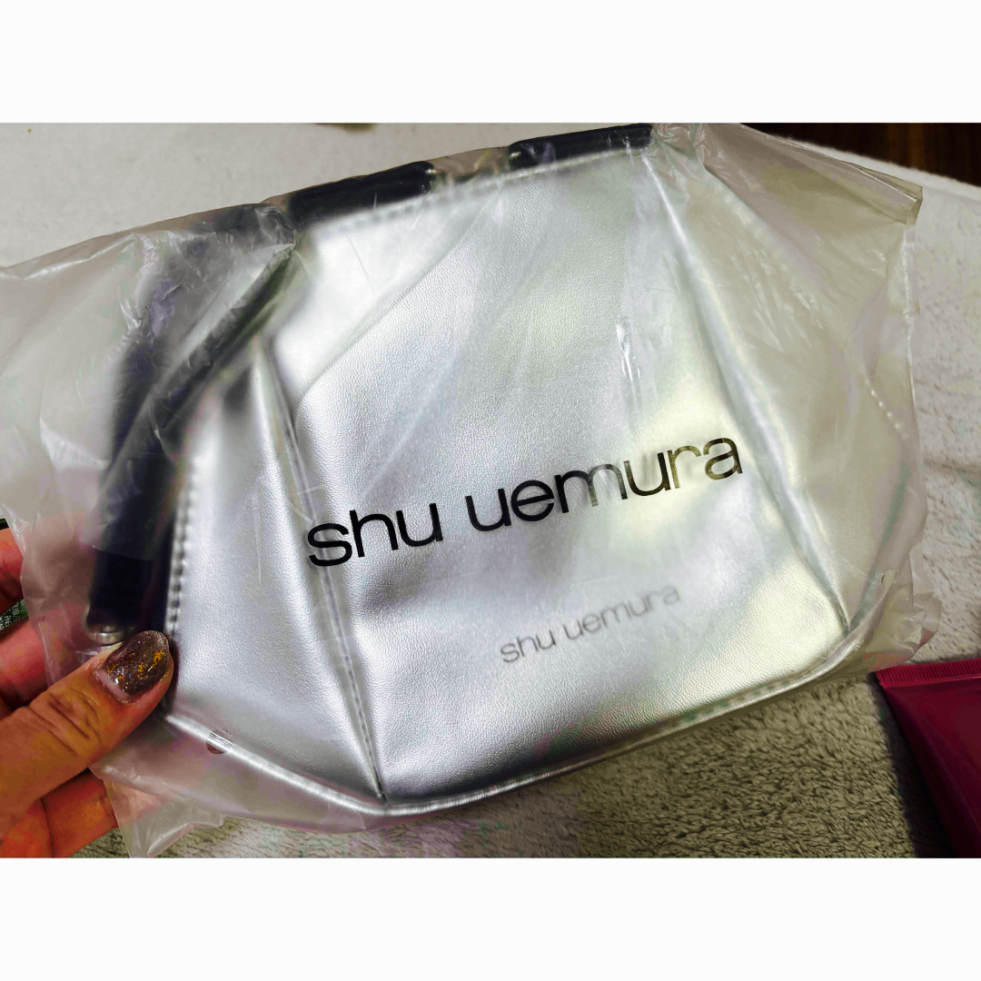 shu uemura(シュウウエムラ)の【お値びき再出品】シュウウエムラ　ノベルティーポーチ　試供品　オイルクレンジング コスメ/美容のスキンケア/基礎化粧品(クレンジング/メイク落とし)の商品写真