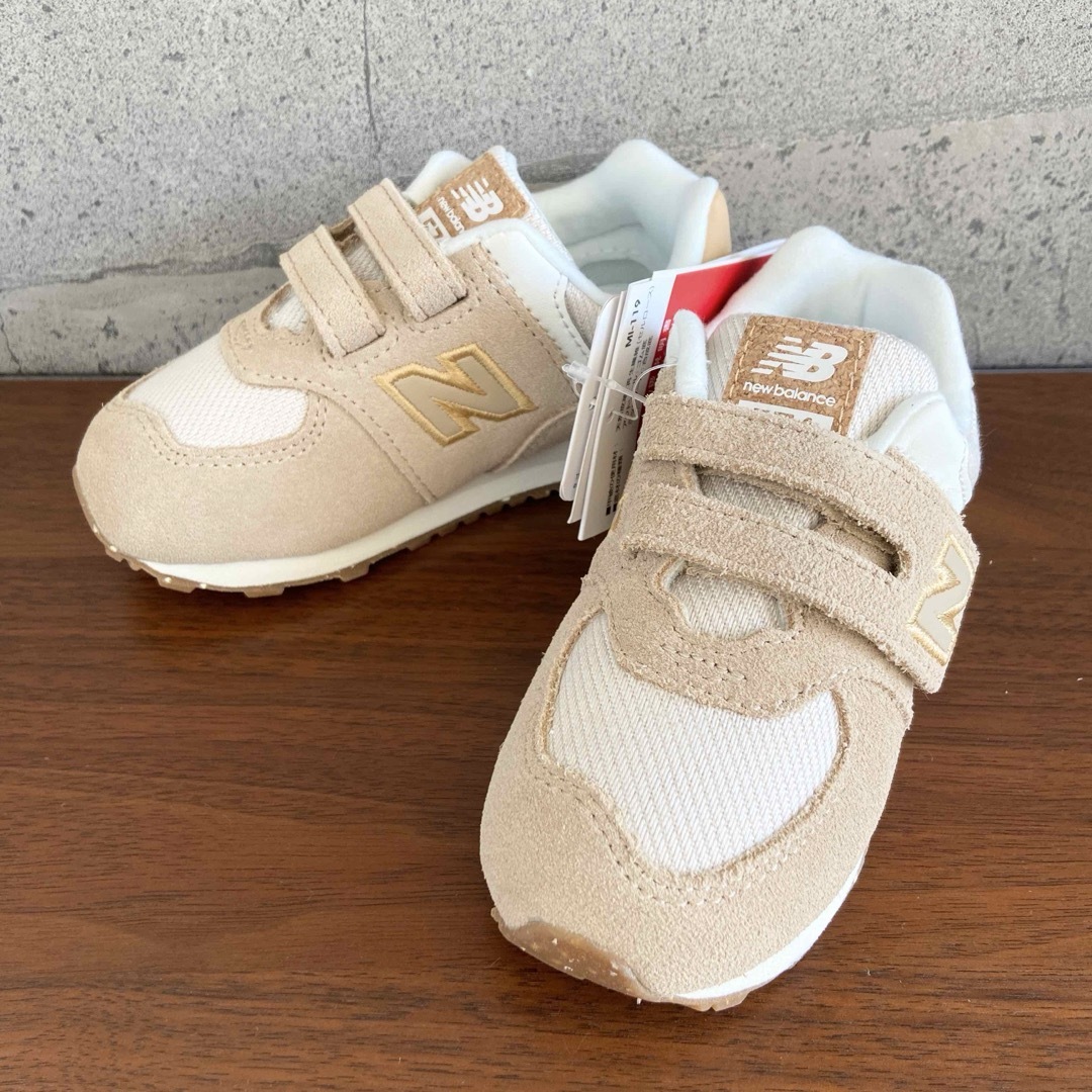 New Balance(ニューバランス)の【新品】15センチ ベージュ×コルク ニューバランス スニーカー キッズ キッズ/ベビー/マタニティのキッズ靴/シューズ(15cm~)(スニーカー)の商品写真