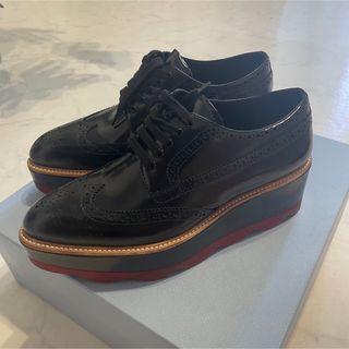 【美品】PRADA レースアップシューズ エナメル レザー 羊革 ブラック ロゴ