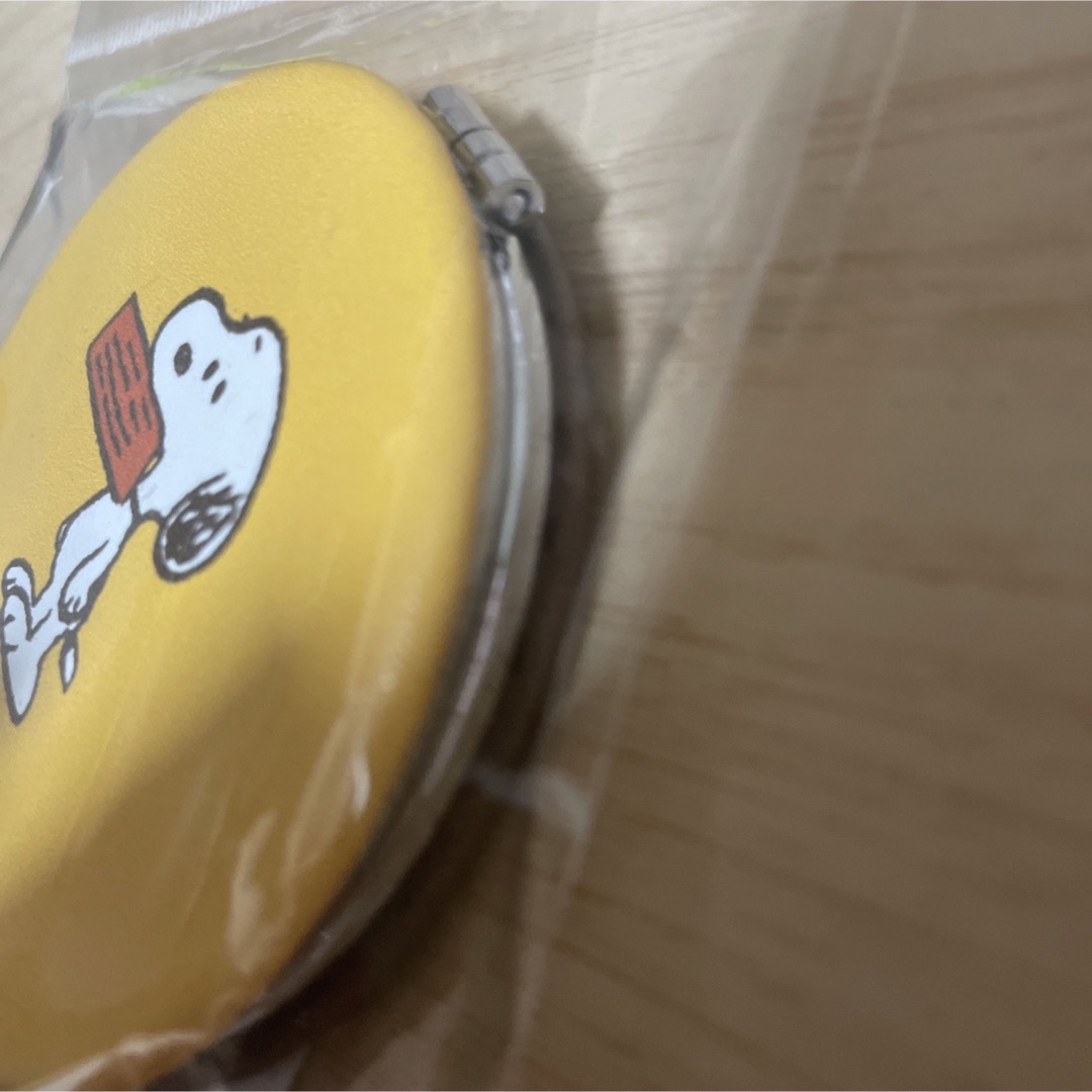 SNOOPY(スヌーピー)のスヌーピー　コンパクトミラー　鏡　折りたたみ レディースのファッション小物(ミラー)の商品写真