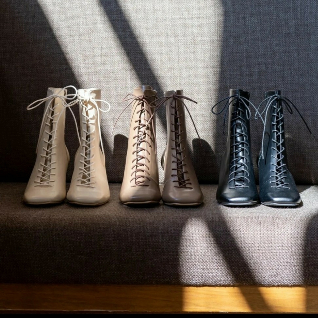 Launa Lea(ラウナレア)のラウナレア ショート ブーツ 白 22cm レディースの靴/シューズ(ブーツ)の商品写真