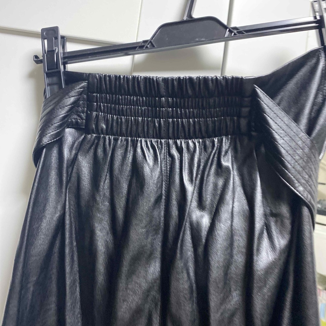 ZARA(ザラ)の新品ZARA‼︎フェイクレザーリボン付きスカート レディースのスカート(ロングスカート)の商品写真
