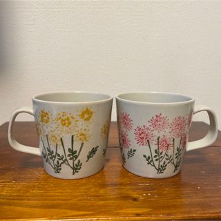 ハサミ(HASAMI)の【新品】波佐見焼 勲山窯 野花シリーズ マグカップ ピンク＆イエロー ペア(食器)