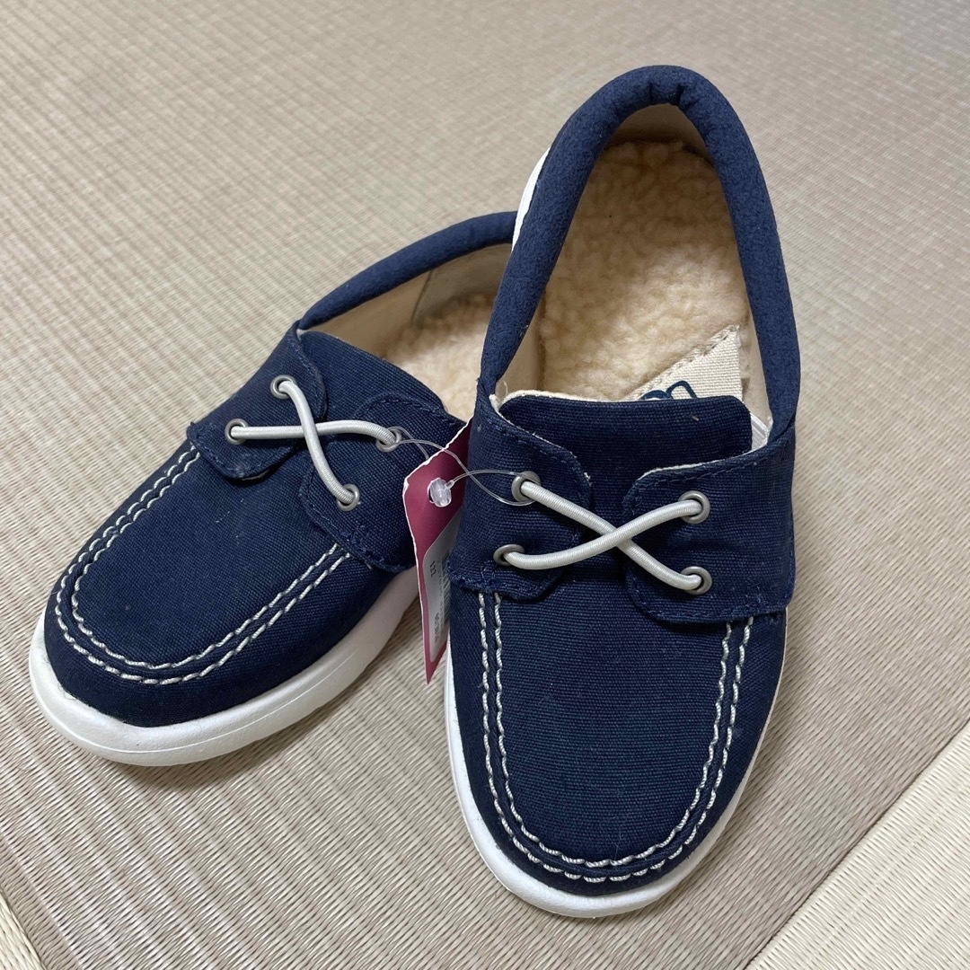 UGG(アグ)のUGG キッズ キッズ/ベビー/マタニティのキッズ靴/シューズ(15cm~)(スリッポン)の商品写真