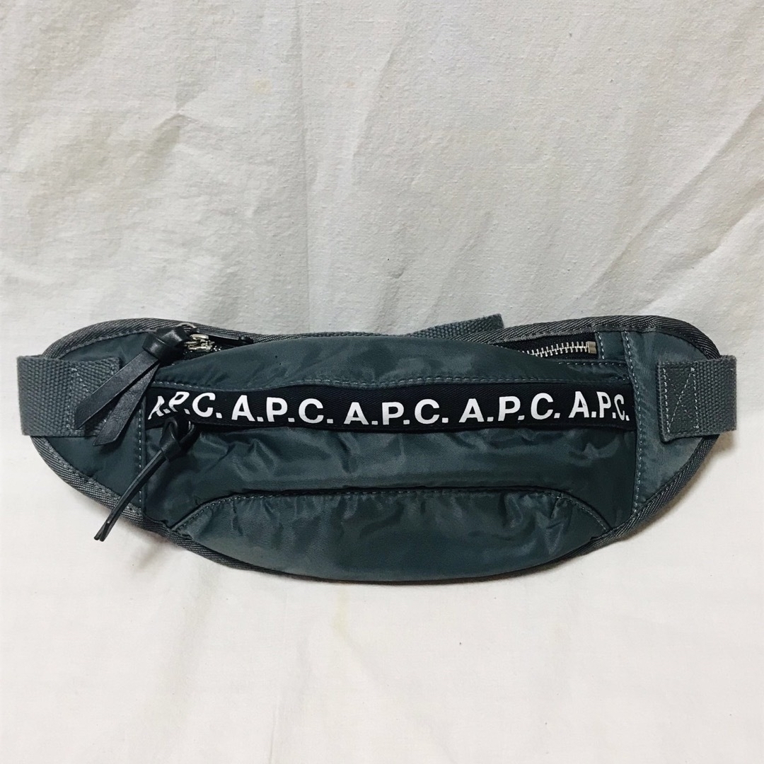 A.P.C - A.P.C. ショルダーバッグ ナイロン グレー ボディバッグ