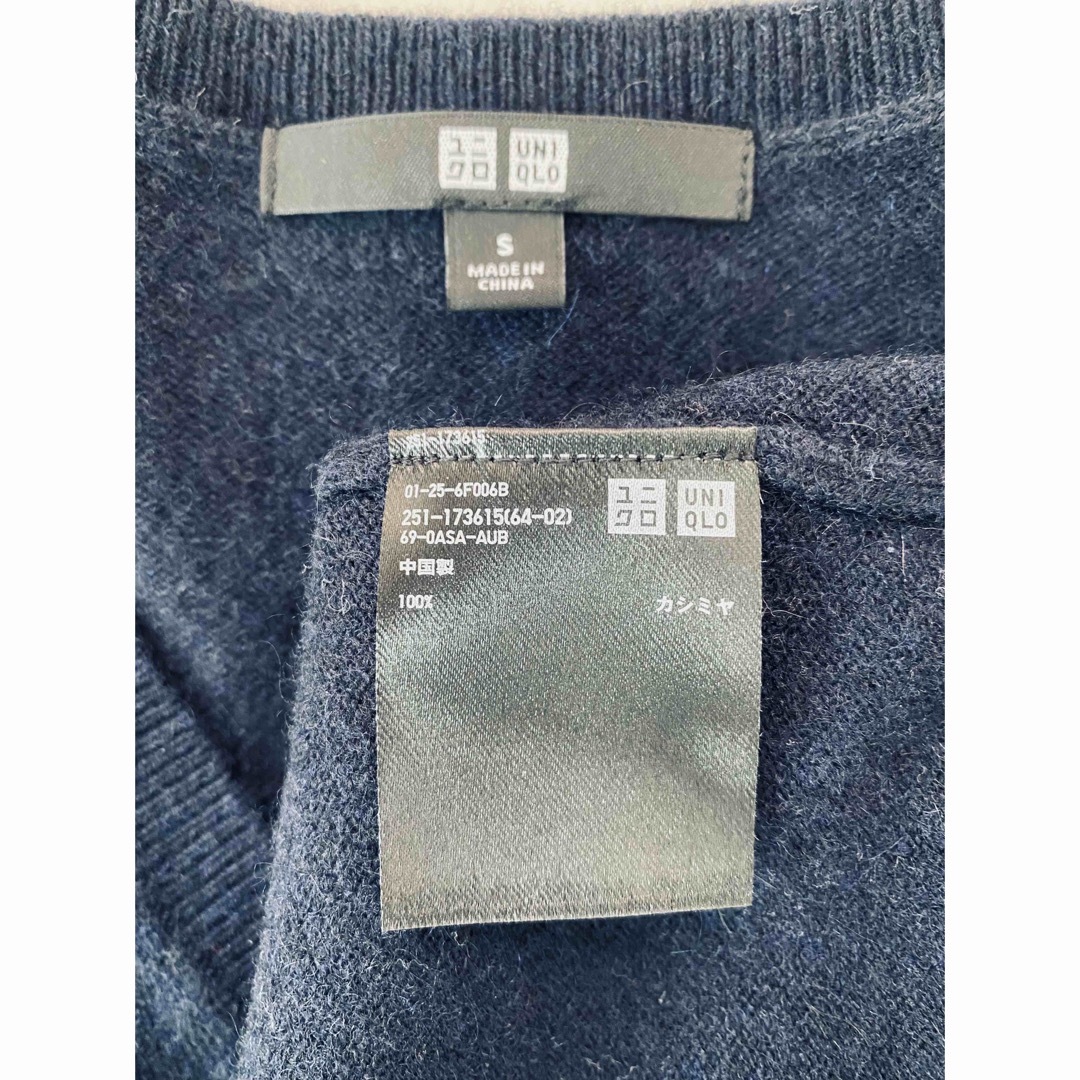 UNIQLO(ユニクロ)のUNIQLO cashmere Vネックセーター（紺色） レディースのトップス(ニット/セーター)の商品写真