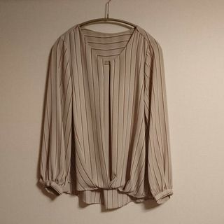 イング(INGNI)の美品❇️カットソー M【INGNI】(シャツ/ブラウス(長袖/七分))