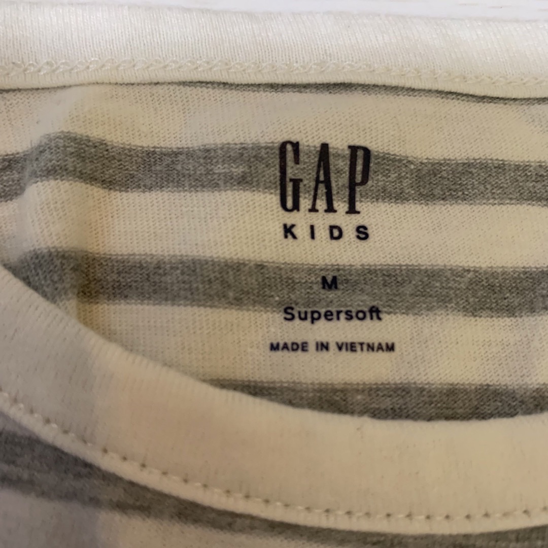 GAP(ギャップ)のGAP KIDS★スパンコール ボーダー長袖カットソー 130 キッズ/ベビー/マタニティのキッズ服女の子用(90cm~)(Tシャツ/カットソー)の商品写真