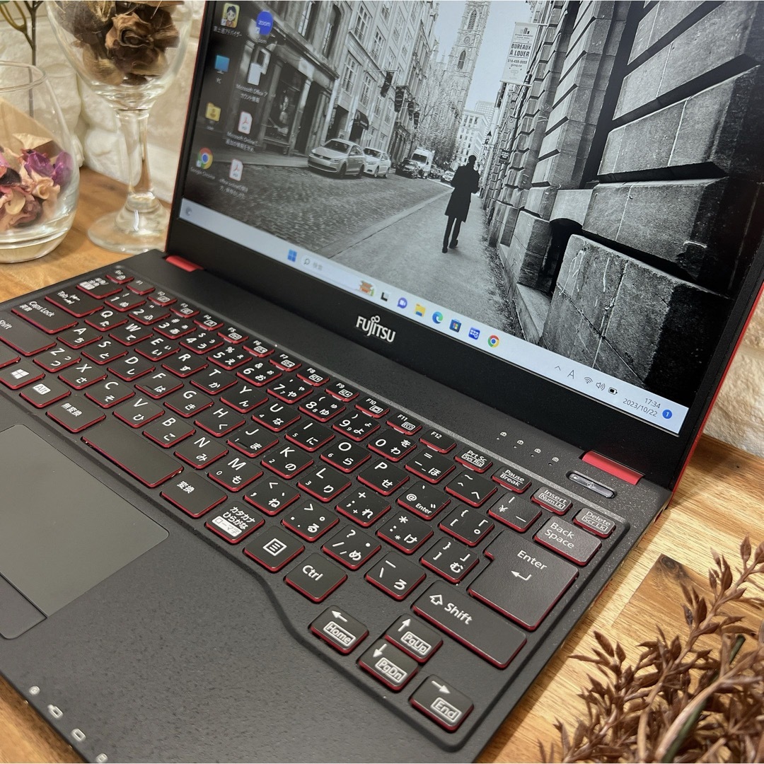 【美品】赤 LIFEBOOK UH75/B3☘i5第8世代☘爆速SSD256GB