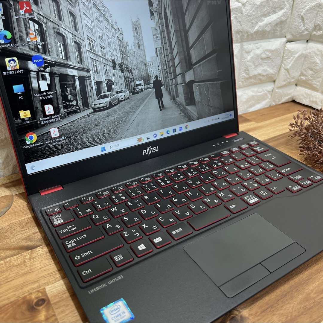 【美品】赤 LIFEBOOK UH75/B3☘i5第8世代☘爆速SSD256GB