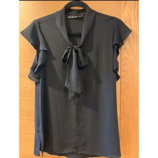 ザラ(ZARA)の【極美品】ZARA  リボン　シフォン　ブラウス　フリル袖　ノースリーブ　S(シャツ/ブラウス(半袖/袖なし))