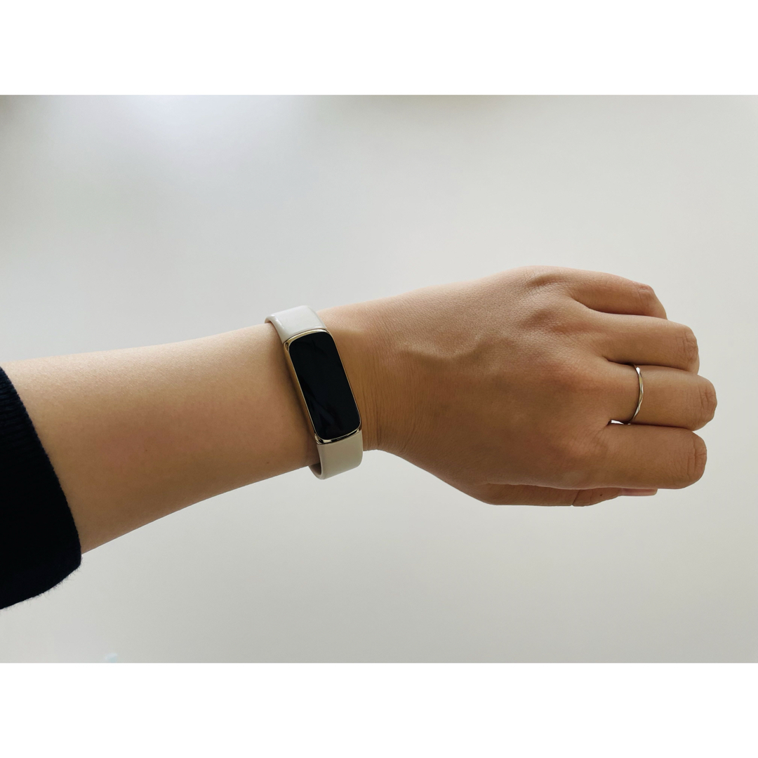 R様専用☆fitbit Luxe スマートウォッチ レディースのファッション小物(腕時計)の商品写真