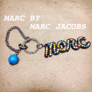 マークバイマークジェイコブス(MARC BY MARC JACOBS)のMARCのバッグチャーム(キーホルダー)