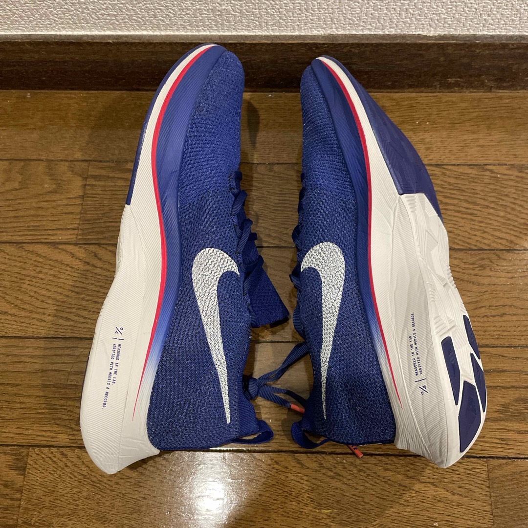 NIKE(ナイキ)のナイキ NIKE VAPORFLY 4%FLYKNIT 27.5cm スポーツ/アウトドアのランニング(シューズ)の商品写真