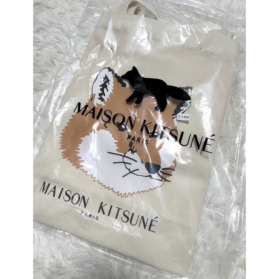 セール❣️メゾンキツネ　MAISON KITSUNE 　トートバッグ　ホワイト レディースのバッグ(トートバッグ)の商品写真