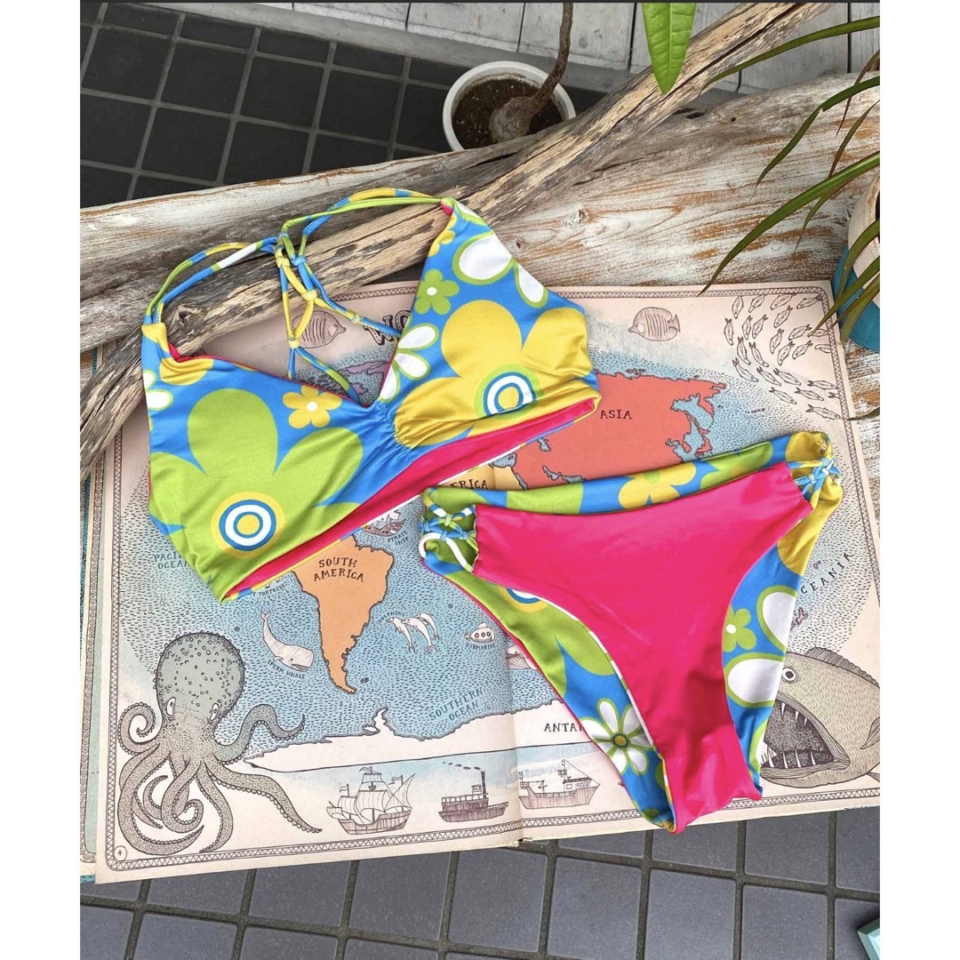 Nanea(ナネア)のストラップデザインビキニ　フラワープリント　水着 レディースの水着/浴衣(水着)の商品写真