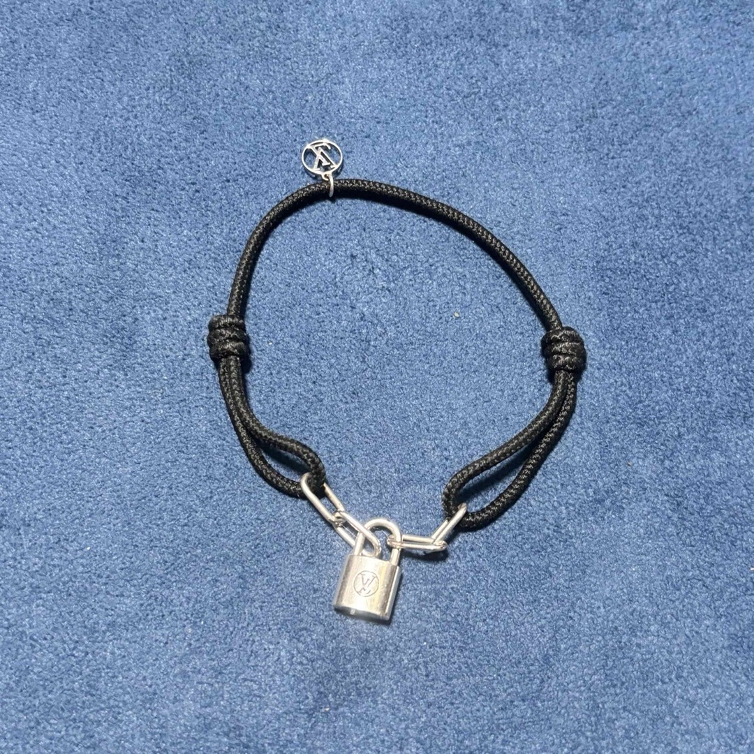 ルイヴィトン LOUIS VUITTON シルバーロックイット-
