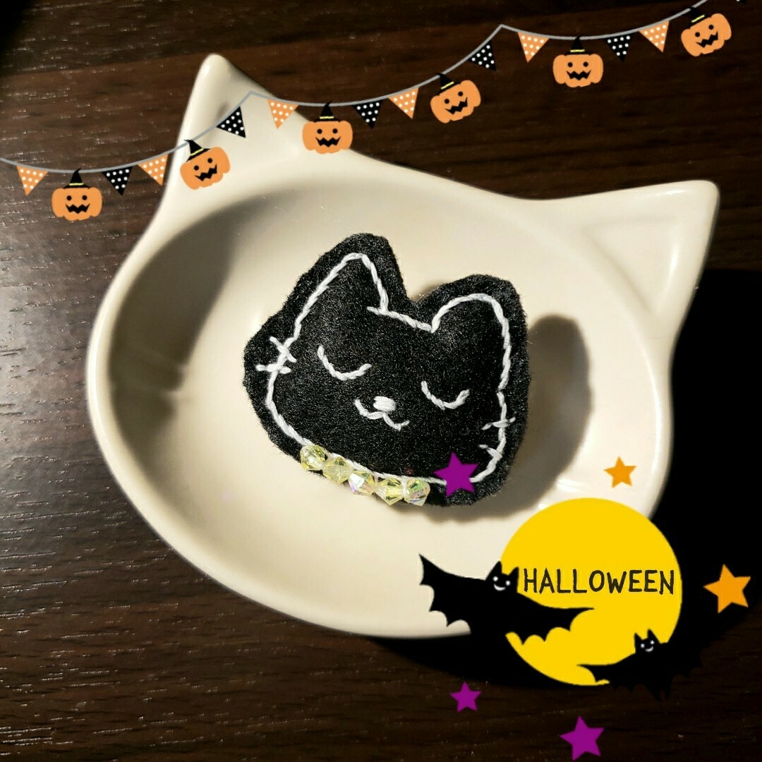 ＊HALLOWEENブローチ＊　黒猫　クロネコ　くろねこ　ワンポイント　1点物 ハンドメイドのファッション小物(その他)の商品写真