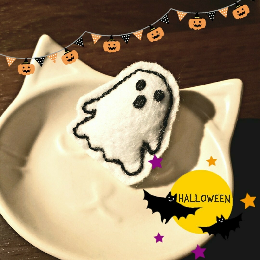 ＊HALLOWEENブローチ＊　オバケ　おばけ　お化け　パーティー　ワンポイント ハンドメイドのファッション小物(その他)の商品写真