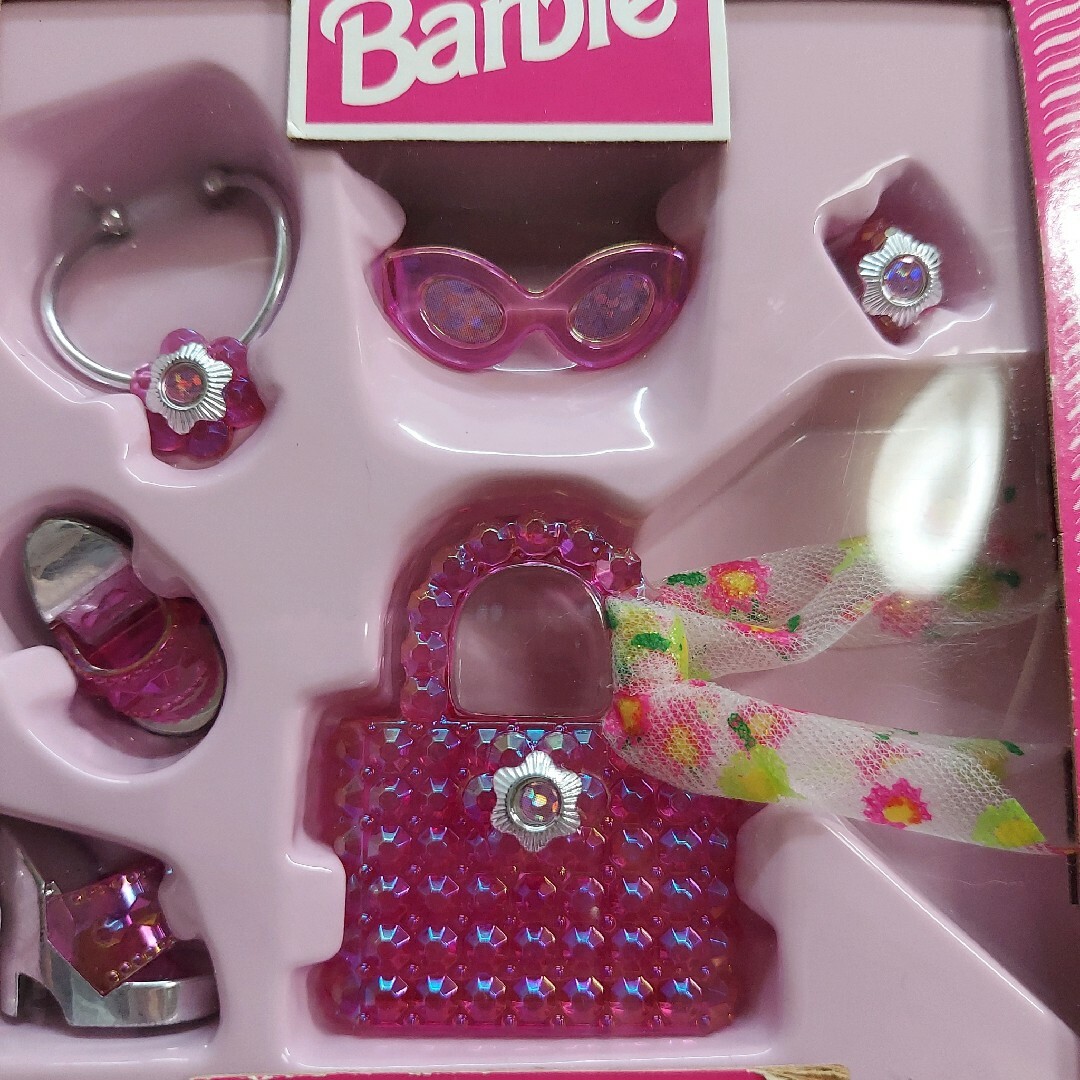 Barbie(バービー)のバービー　スペシャルコレクション　小物　ビンテージバービー　アウトフィット エンタメ/ホビーのおもちゃ/ぬいぐるみ(キャラクターグッズ)の商品写真