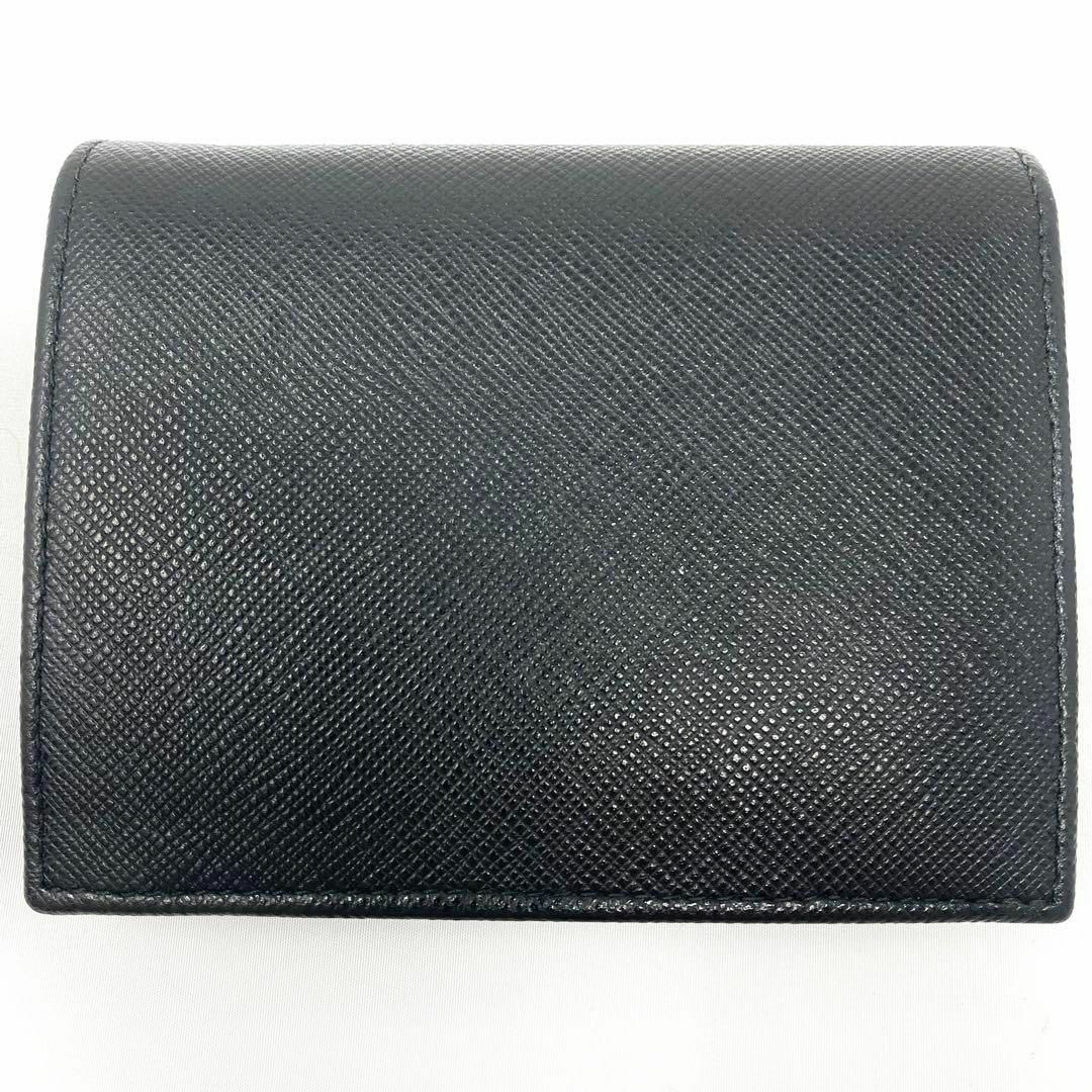【未使用級】 プラダ 二つ折り財布 サフィアーノ レザー メタルロゴ ブラック